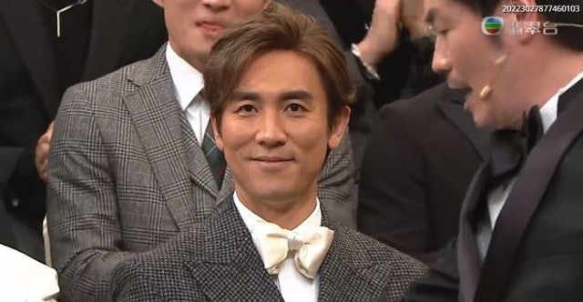 无线台庆丨谭俊彦台上被女声嘲“靠爸” 网猜刘佩玥冯盈盈是嫌疑人