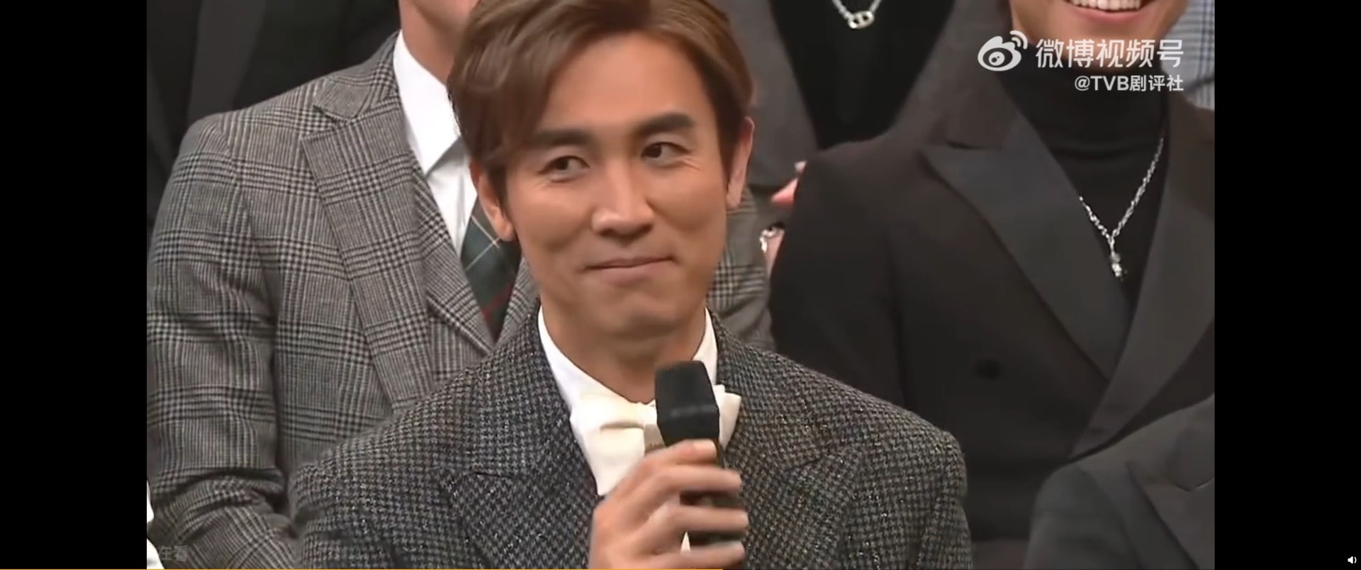 无线台庆丨谭俊彦台上被女声嘲“靠爸” 网猜刘佩玥冯盈盈是嫌疑人