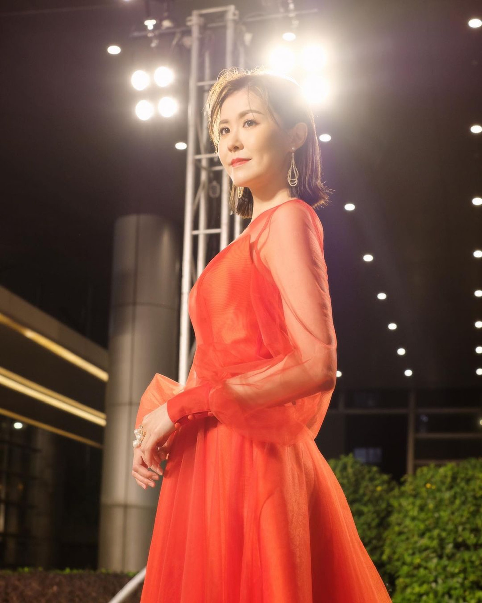 无线台庆丨谭俊彦台上被女声嘲“靠爸” 网猜刘佩玥冯盈盈是嫌疑人