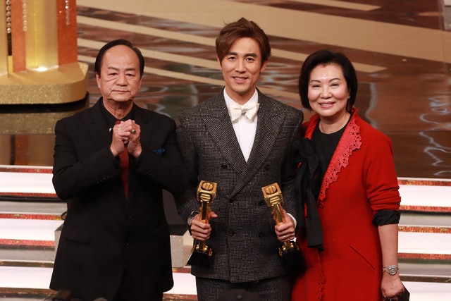 无线台庆丨谭俊彦台上被女声嘲“靠爸” 网猜刘佩玥冯盈盈是嫌疑人