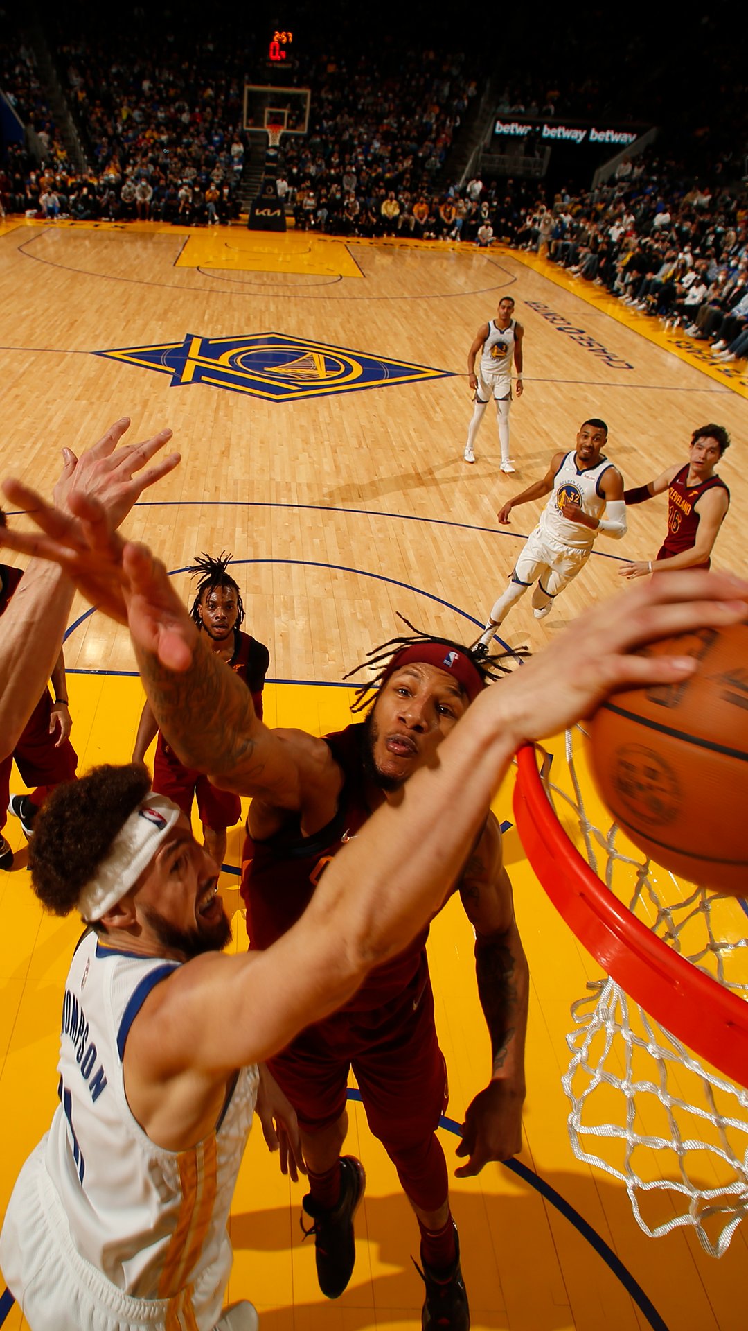 时隔941天重返赛场  汤普森：永难忘的一夜