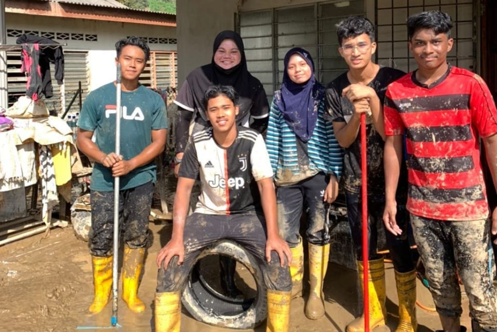 暖势力／一群学生成立志工团，协助老师清理住家垃圾及泥浆