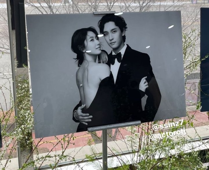 朴信惠婚礼守SOP 宾客婚礼歌手全戴口罩