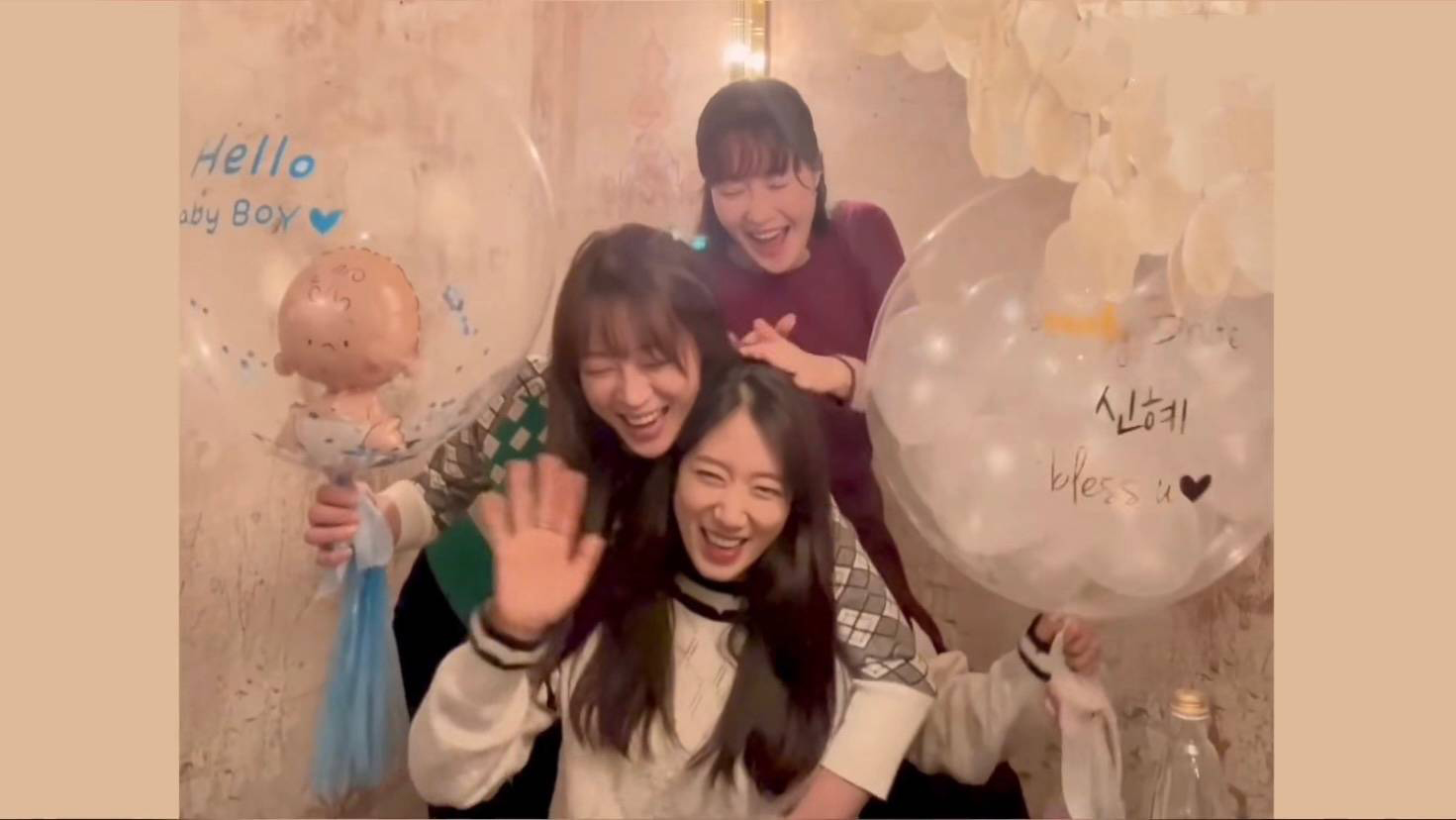 朴信惠胎儿性别曝光  闺蜜气球露馅