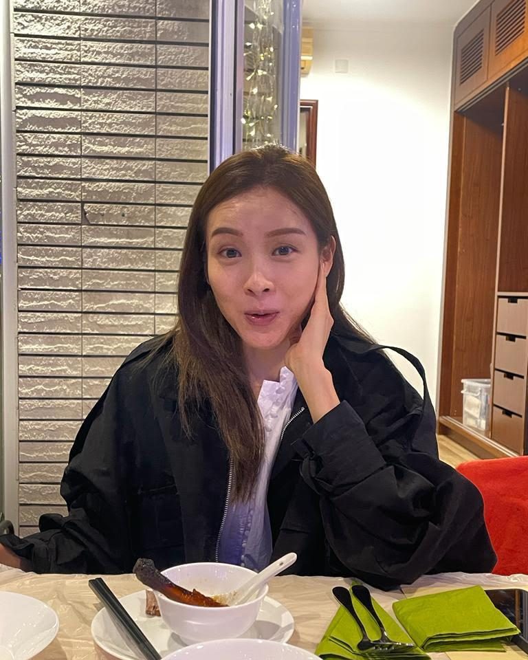 李佳芯秘恋虫草大王铁证曝光 心字钻石心口针订情