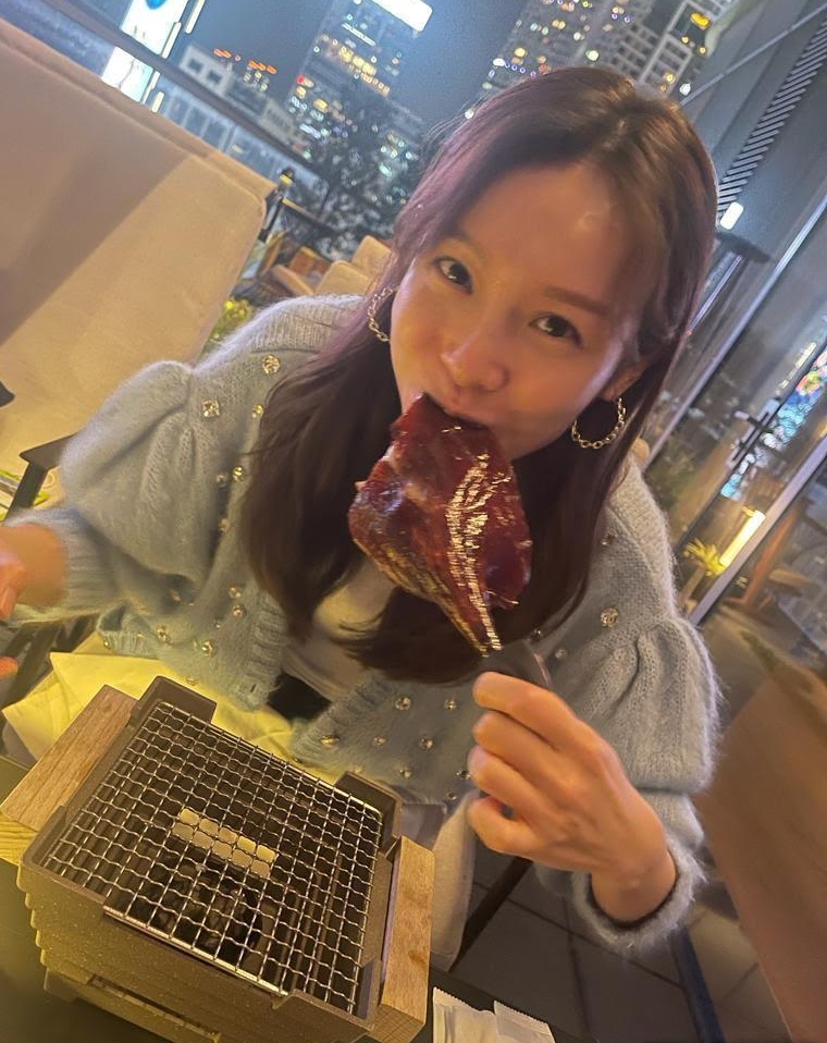 李佳芯秘恋虫草大王铁证曝光 心字钻石心口针订情