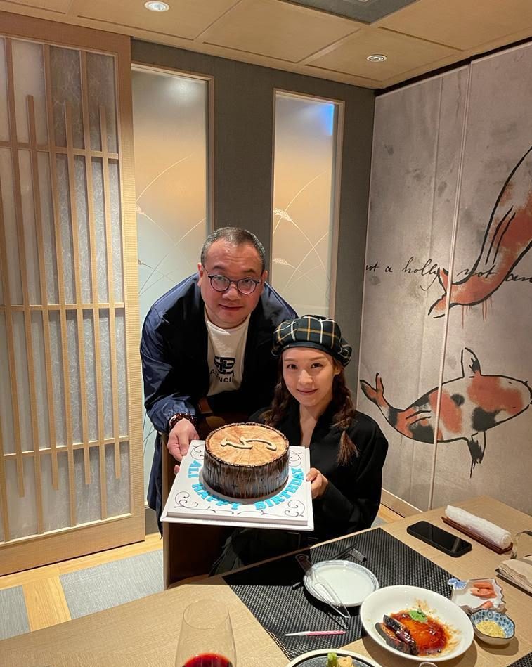 李佳芯秘恋虫草大王铁证曝光 心字钻石心口针订情