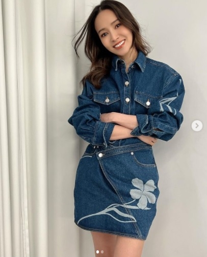 李靓蕾封锁IG 黑粉出征侯佩岑批“和毒妇为伍