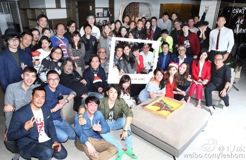 李靓蕾翻脸说不熟？ 网挖同框为助理庆生