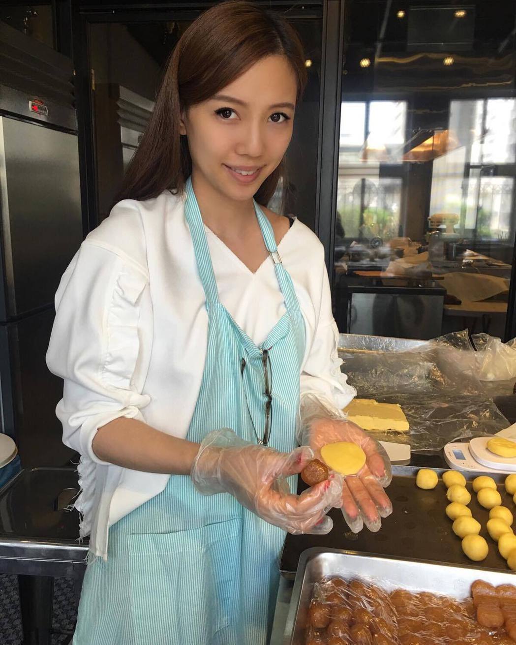 李靓蕾都美竹获选中国十大女性 周刊赞觉醒挨轰急删文