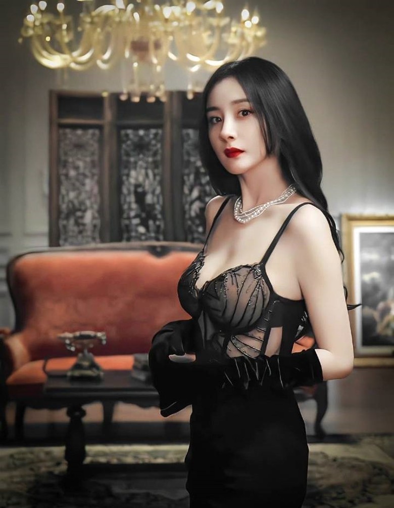 杨幂内衣玩透视诱惑  5秒创1.5亿阅读量