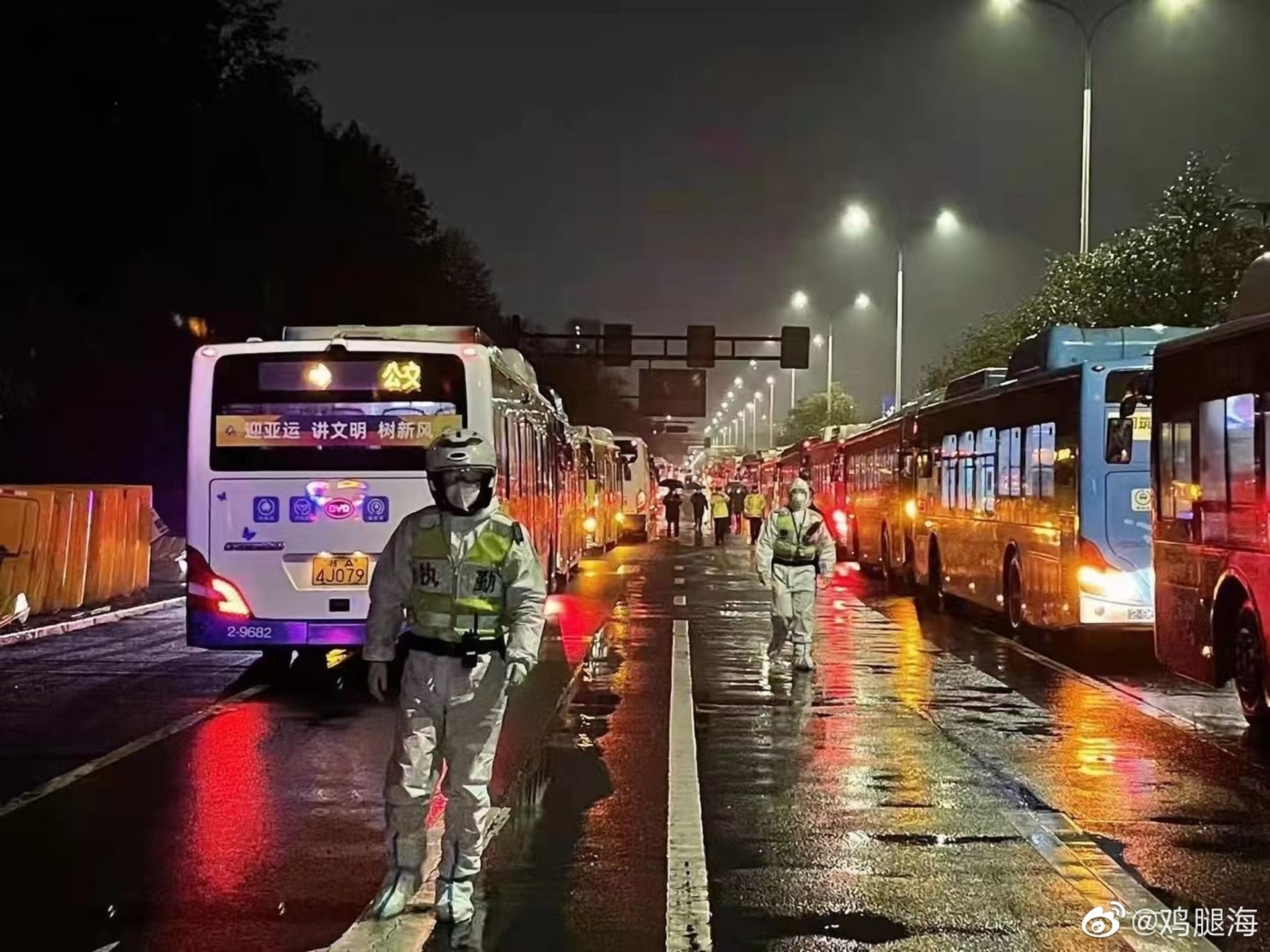 杭州疫情|增18宗本土病例全国最多 数百大巴连夜转移近万居民往隔离