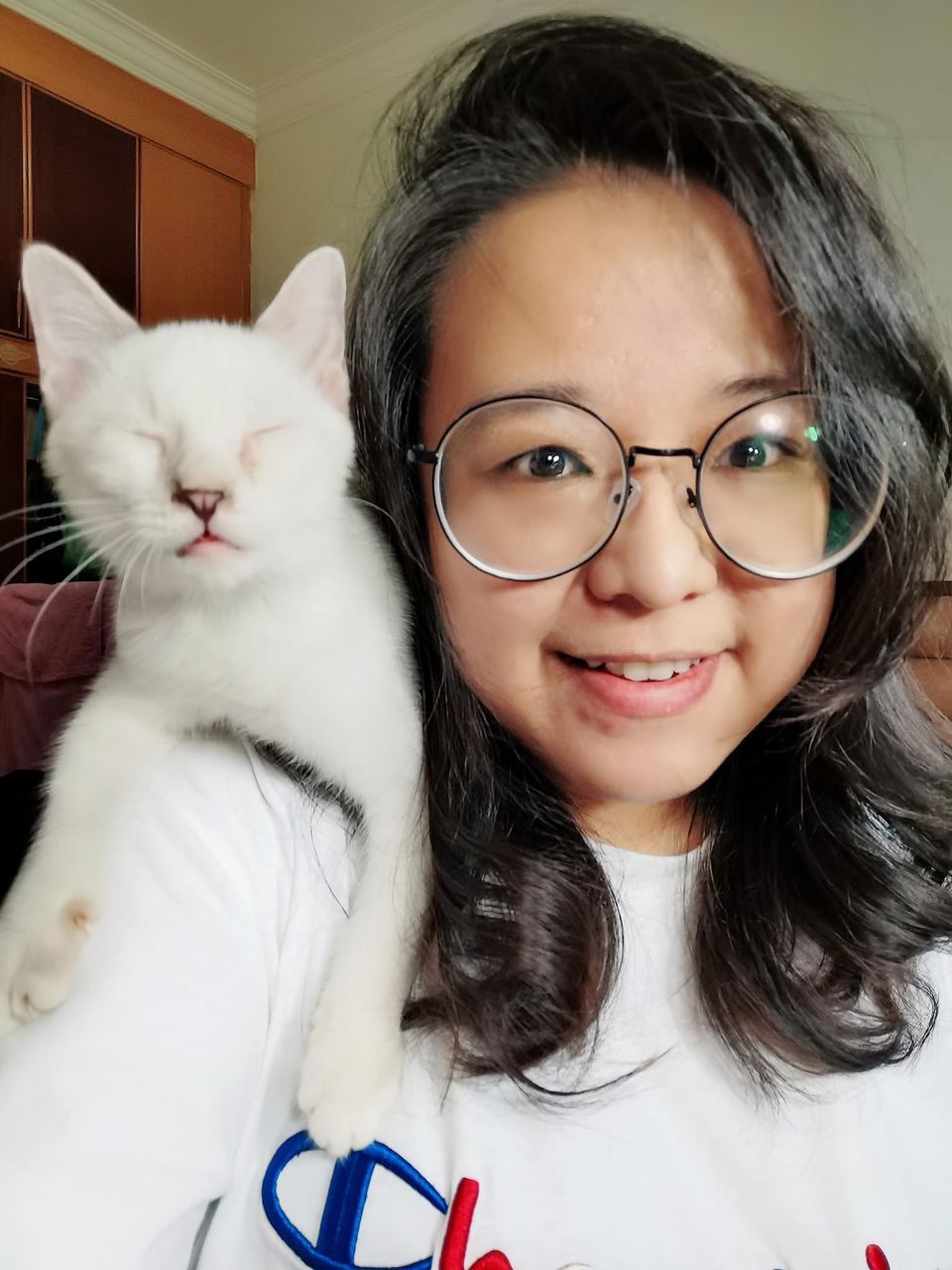 柔：【今日面谱】（1月13日刊）：林怡婷积极救援流浪猫，照顾猫咪后更懂付出