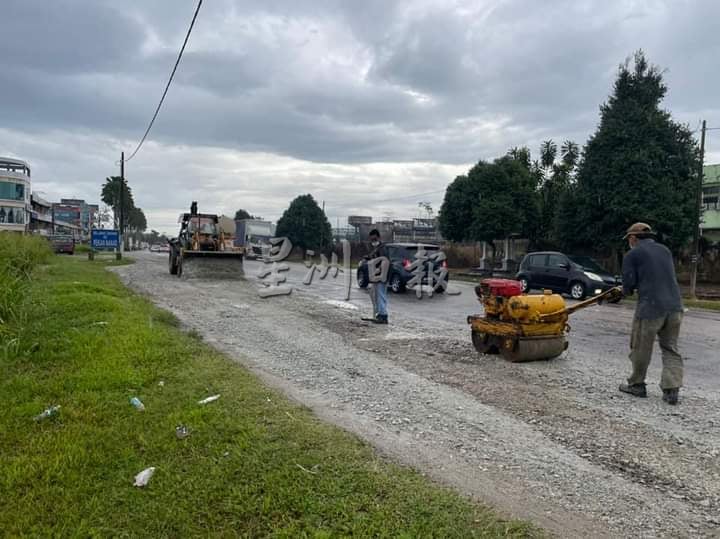 柔:文告:北干那那26哩黄梨厂对面路段路灯已安装