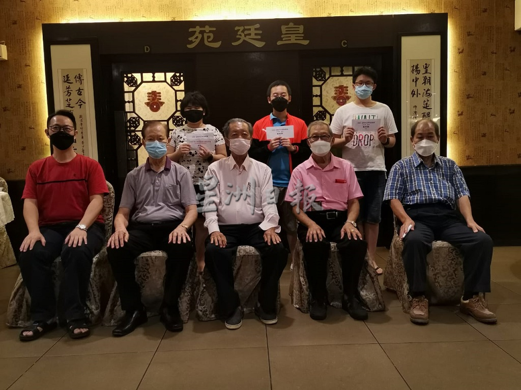 柔:文告:居銮棋会办庆功宴奖励优异表现棋手