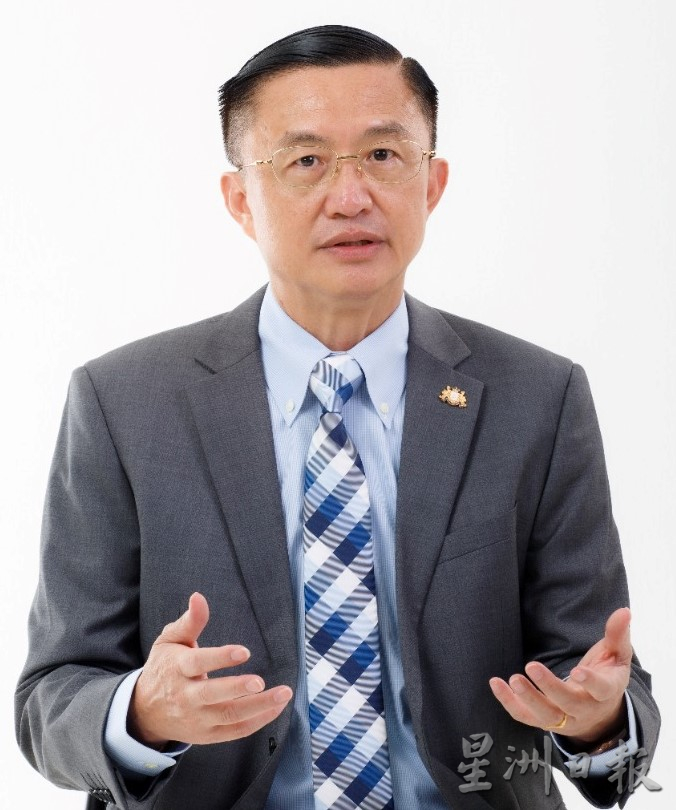 柔:版三:郑修强:柔政府寻求通过降低投票年龄至18岁的法案,盼年轻人透过手中一票拨乱反正