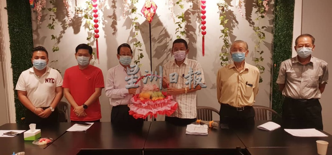 柔：社团版：哥打丁宜中华总商会日前举行会员大会