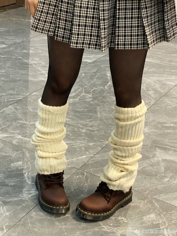 欧阳娜娜机场穿搭评价两极 “洞洞鞋”掀键盘战