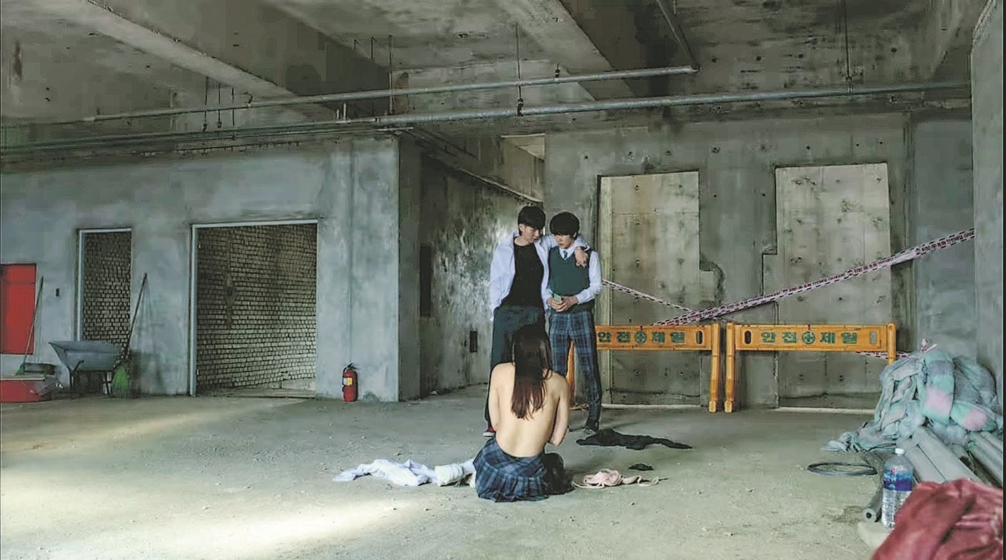 比《鱿鱼游戏》血腥露骨 《僵尸校园》尺度过大被骂翻