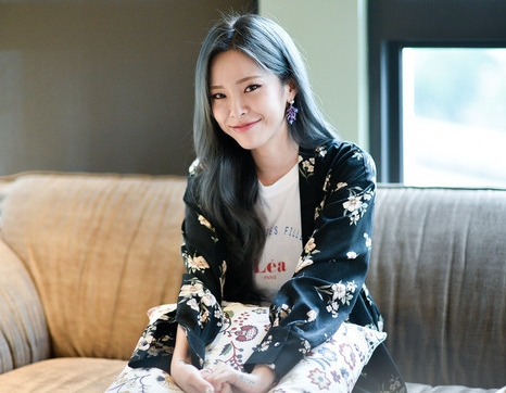 泫雅火辣撑《首尔歌谣大赏》　BTS缺席失落大奖