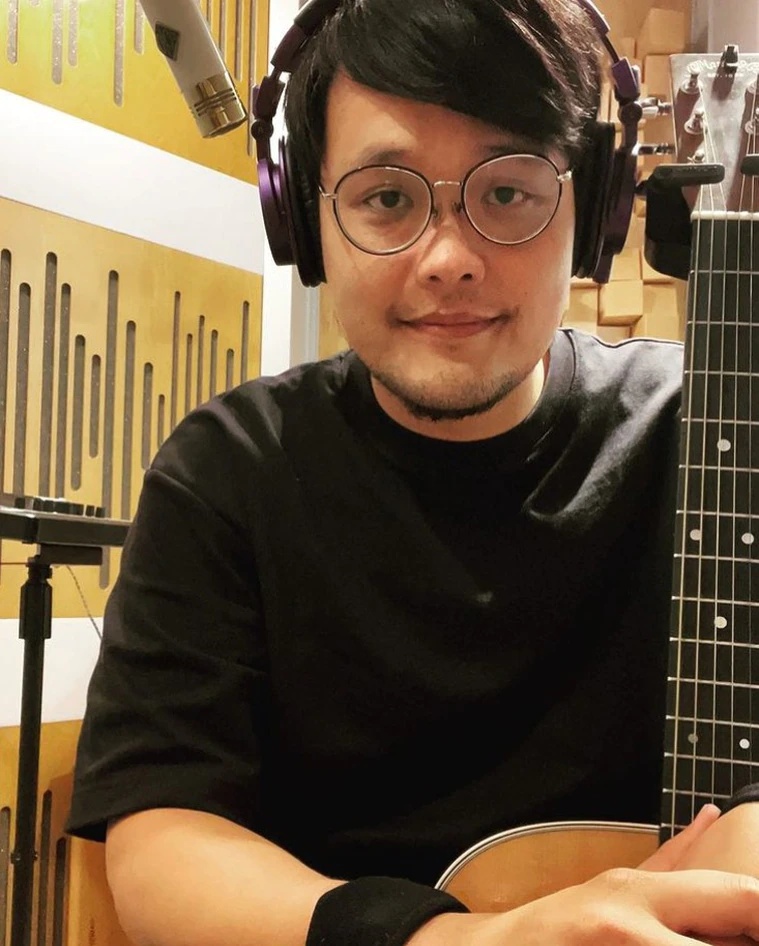 洗澡时玻璃门爆裂!鱼丁糸团长身上多处割伤