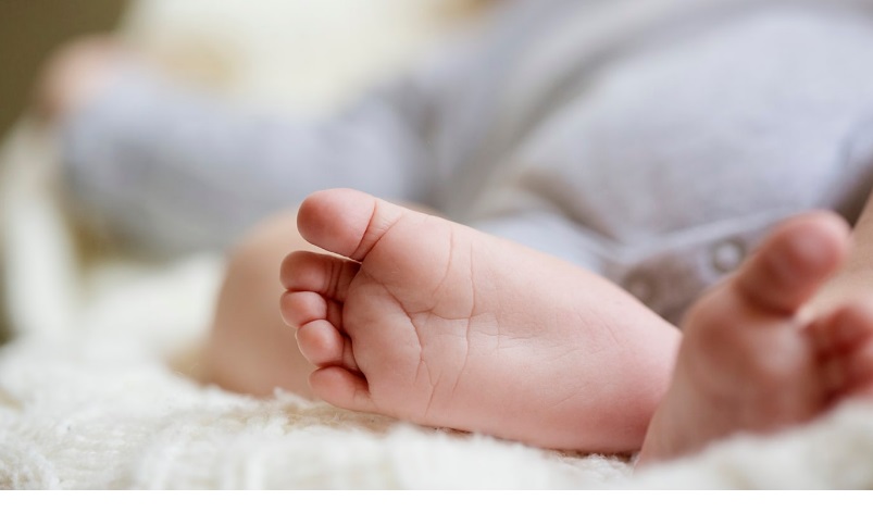 涉嫌虐待婴儿 63岁女子正协助警方调查