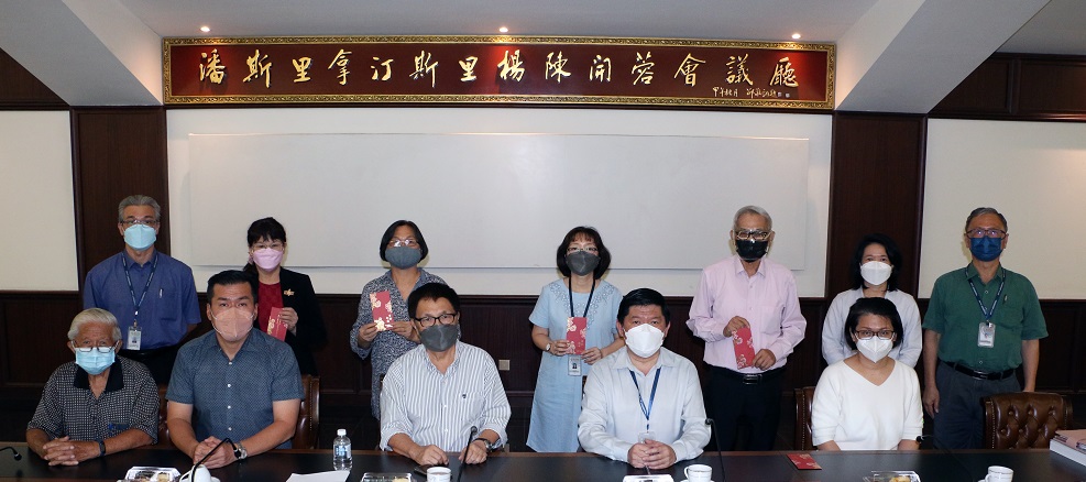 版头新闻(大都会)杨忠礼陈开蓉协助巴生兴中,慈善基金近四千万全方位助学校发展