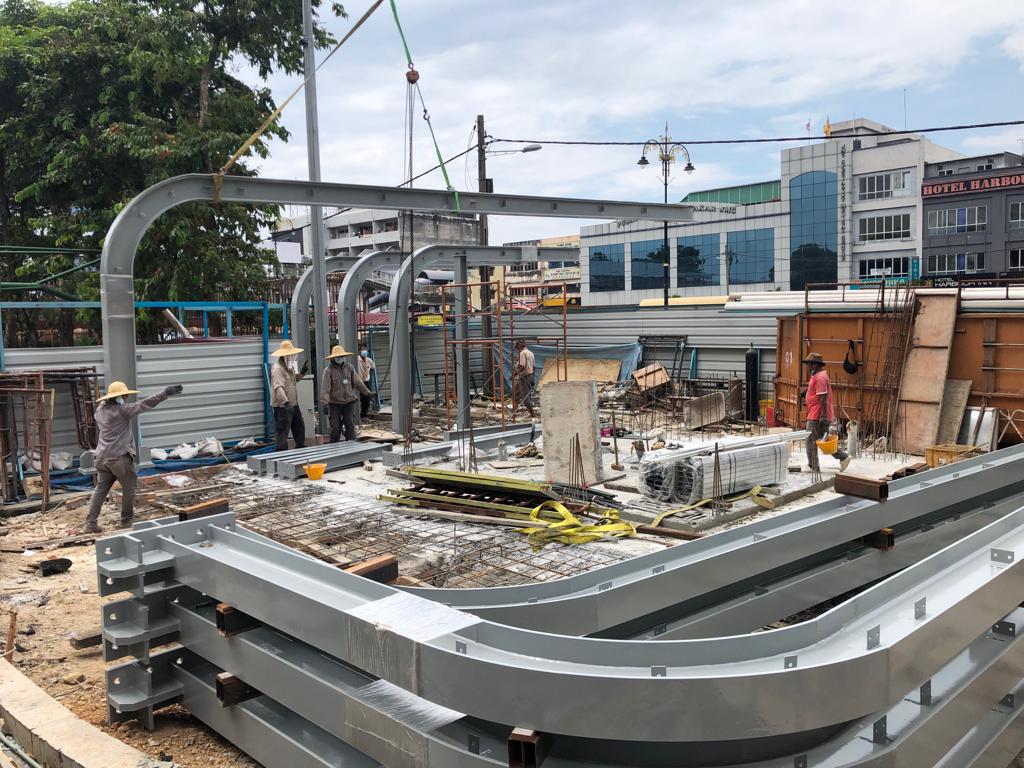 版头新闻(大都会)杨忠礼陈开蓉协助巴生兴中,慈善基金近四千万全方位助学校发展