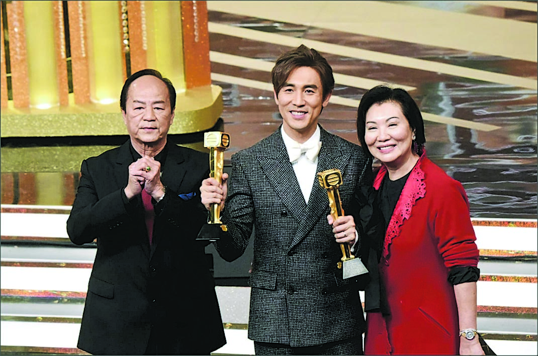 狄龙直播中途硬入教子 谭俊彦：最开心就是你在这里