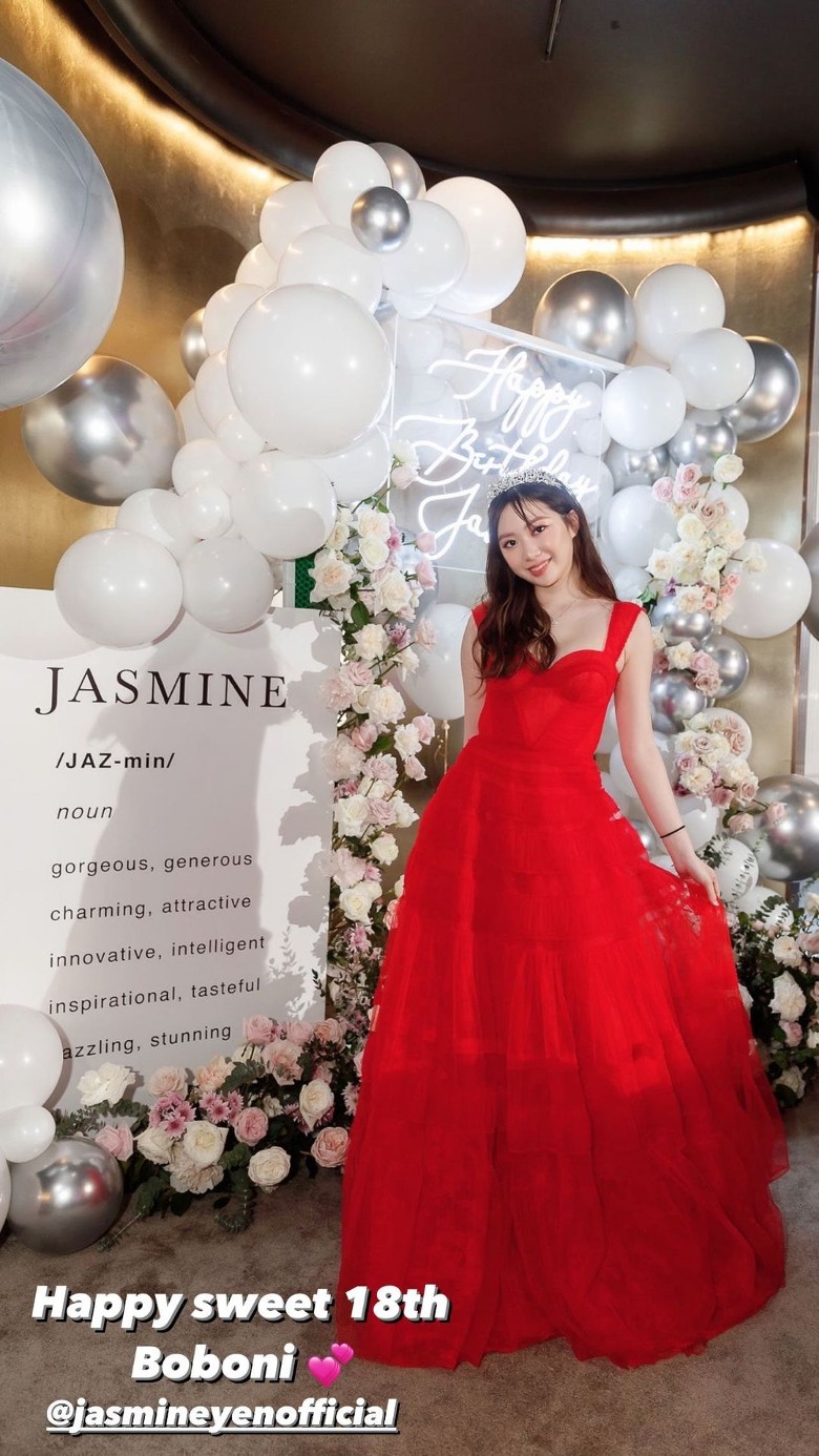 甄子丹女儿18岁生日 重看成长片段感叹时光飞逝