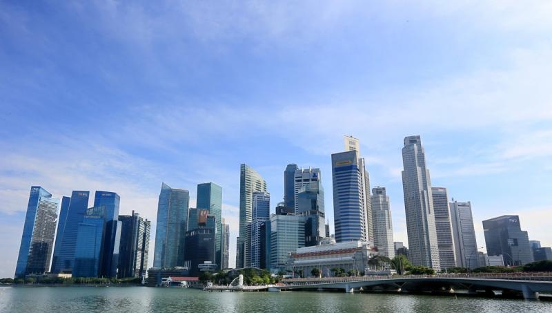 男子带病上班后确诊 同事斥“生病就不要上班”