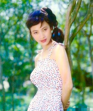 白灵IG曝8张清纯旧照　网民惊呼：不敢相信