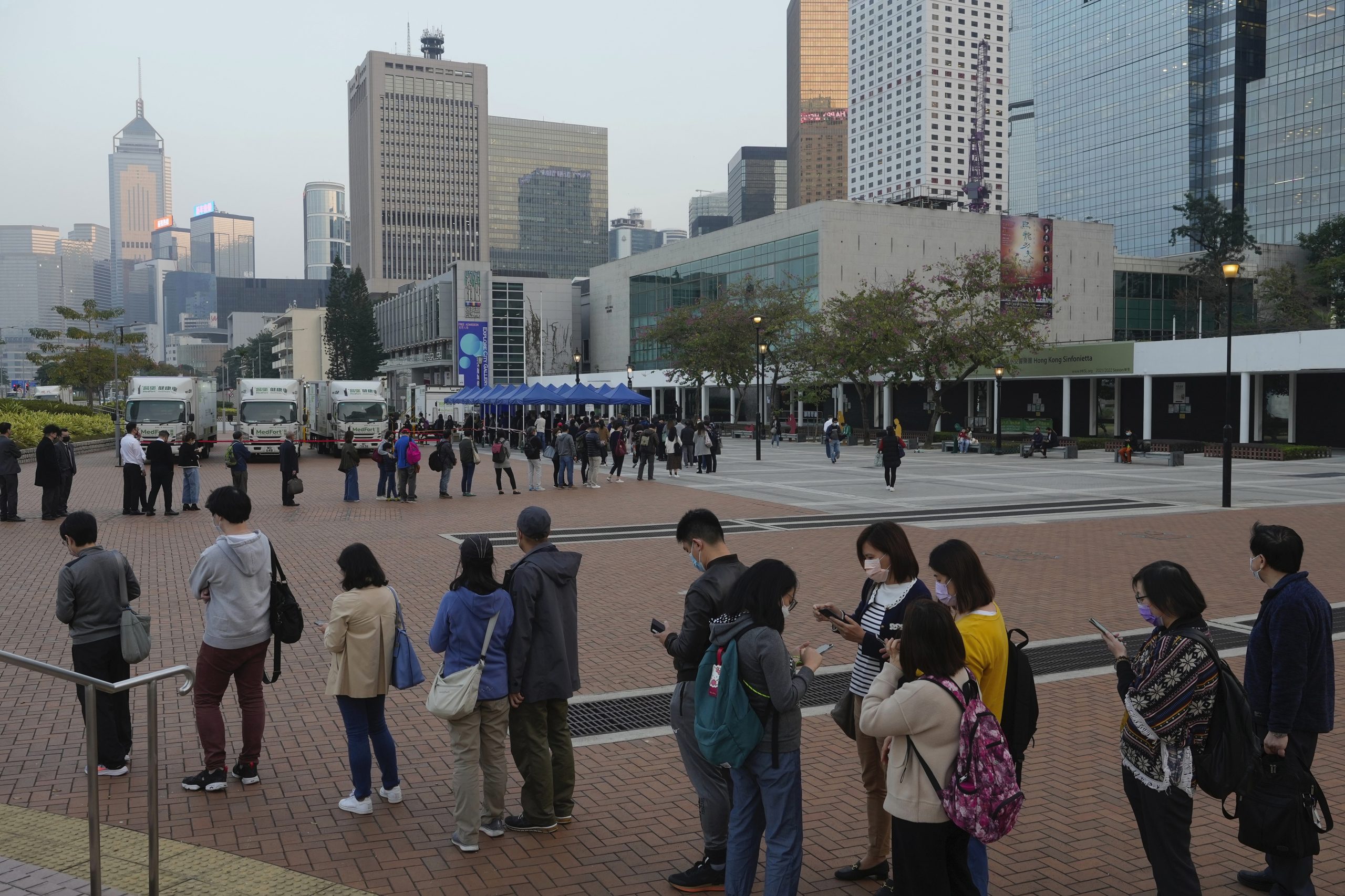 百人宴:香港特首下令彻查 检疫高官暂停职务