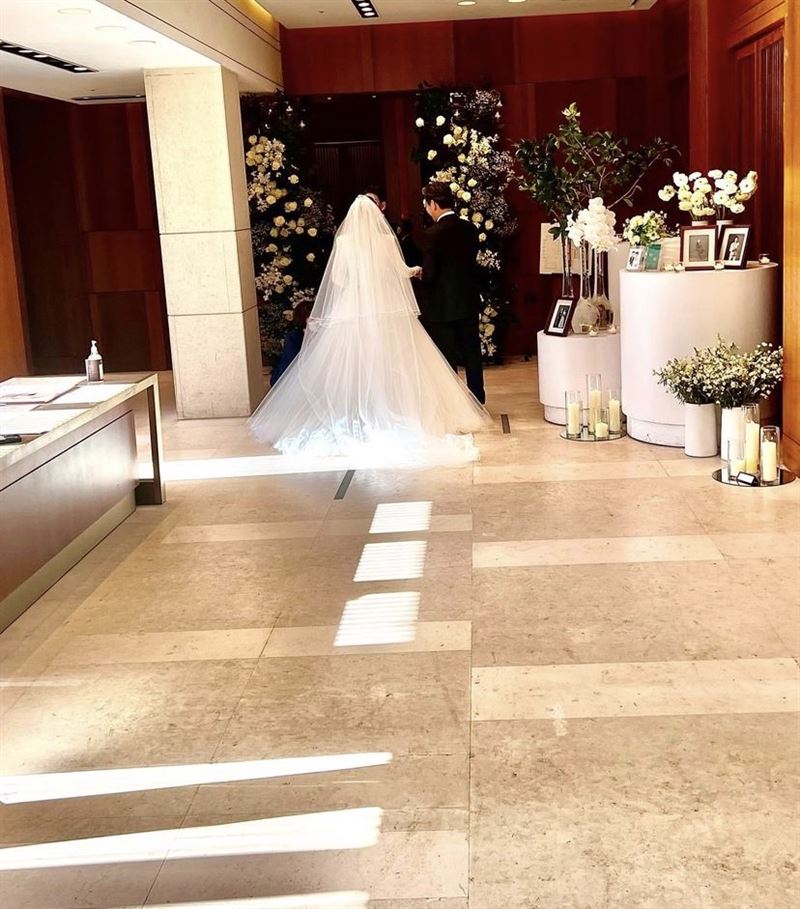 突晒新娘背影照 安宰贤再婚了?