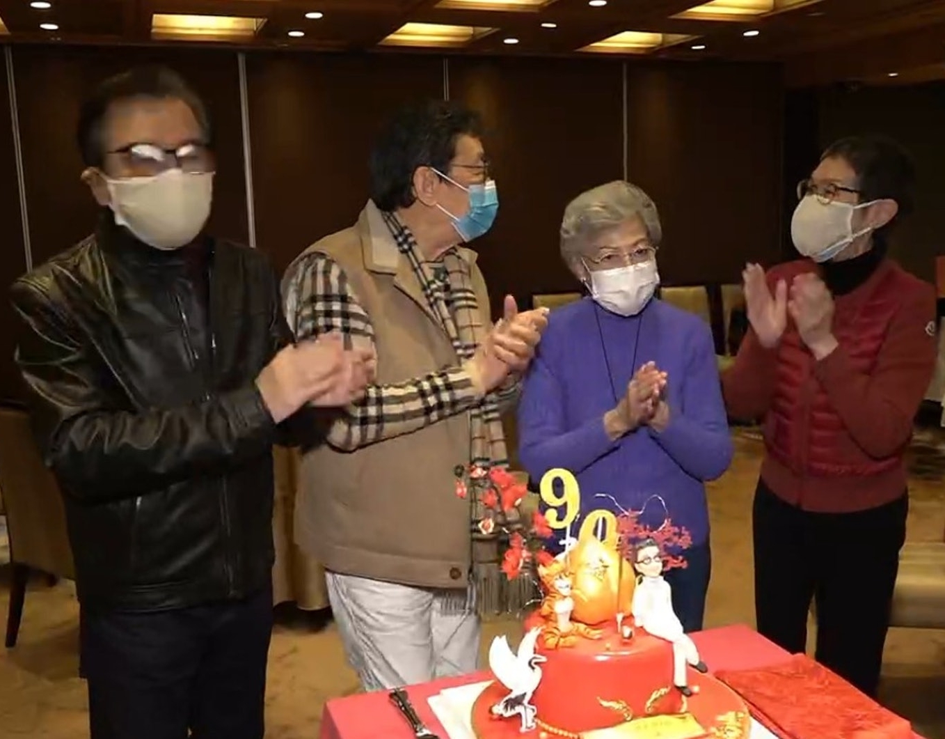 胡枫90大寿收金桃寿蛋糕　TVB因疫情取消摆20桌酒席