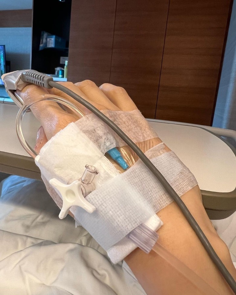 自曝ICU搏斗48小时 李嘉欣:捡回一命