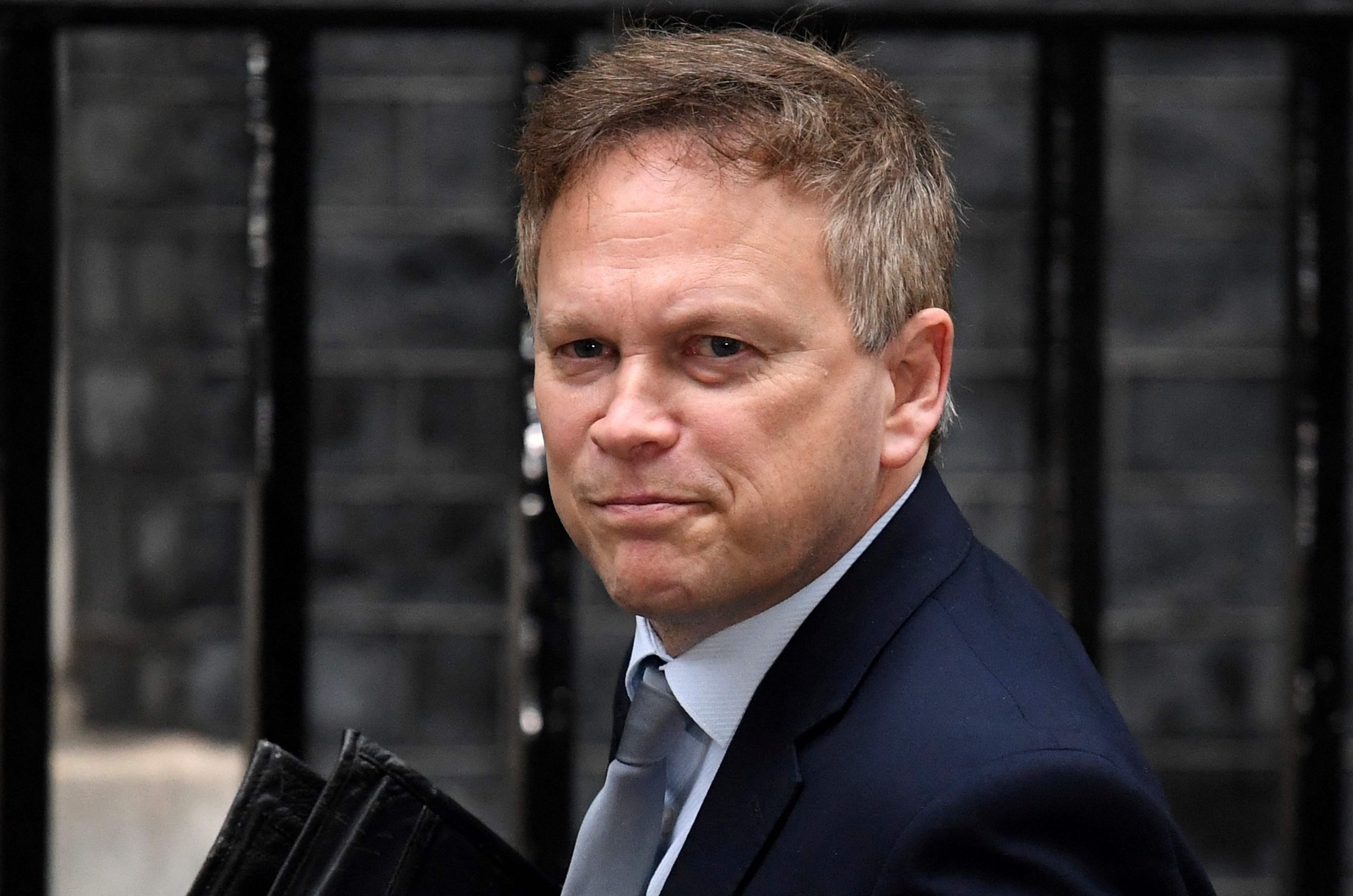 英国实施新交通规例 司机小心用错手开车门