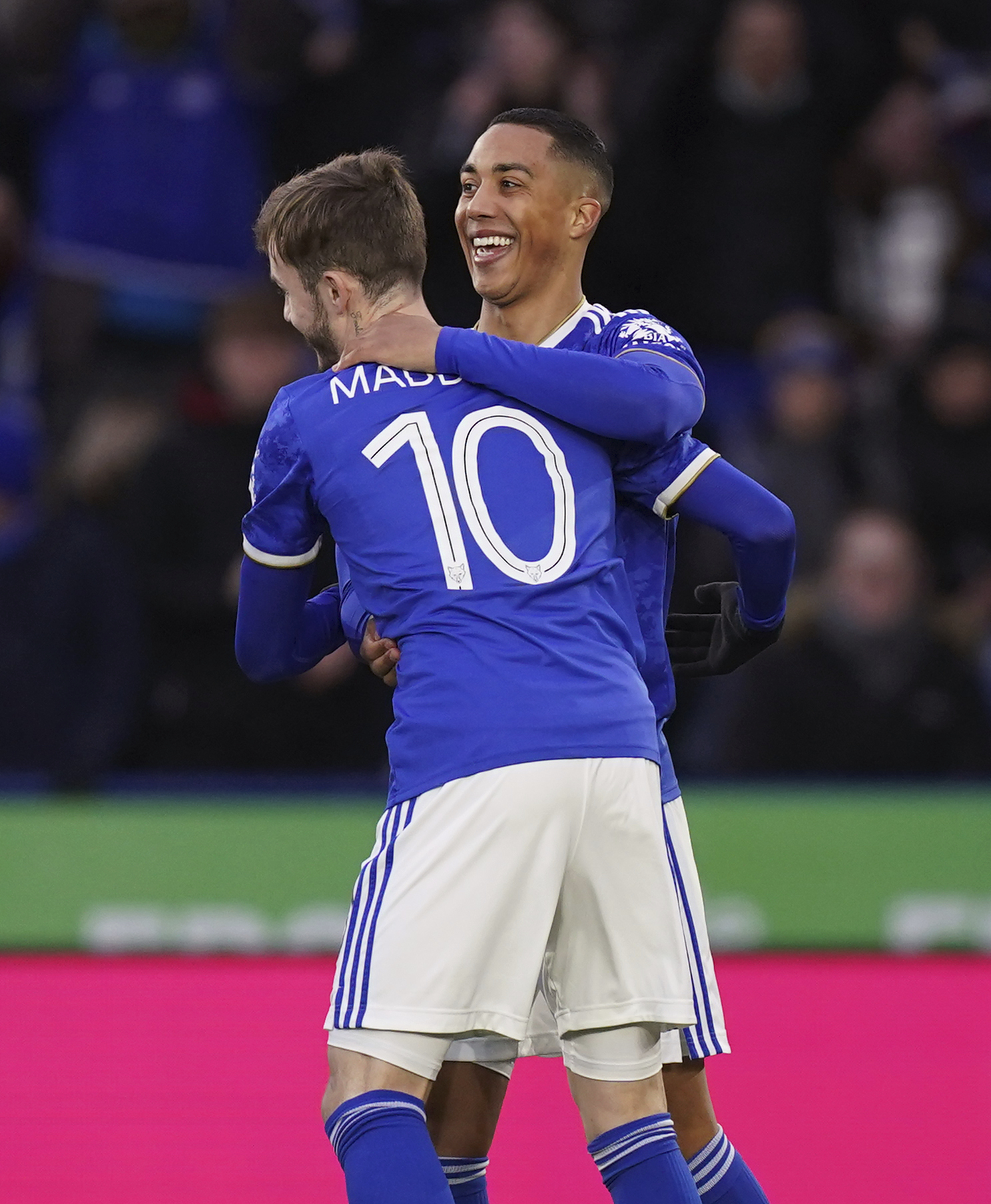 蓝狮狂胜闯足总杯32强  狐狸“暗中”开启卫冕路