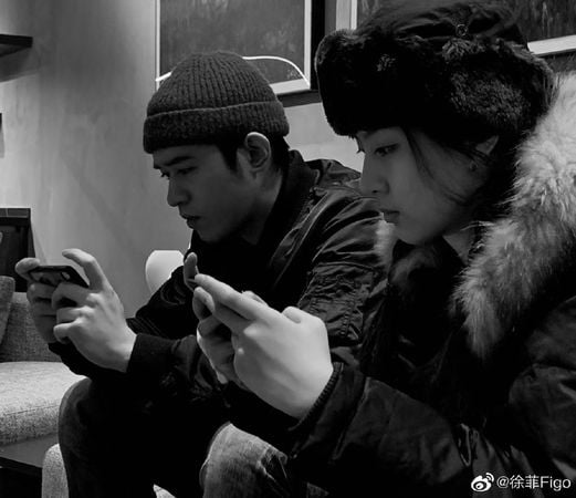 藏女儿20年？ 徐锦江晒“全家福”网暴动