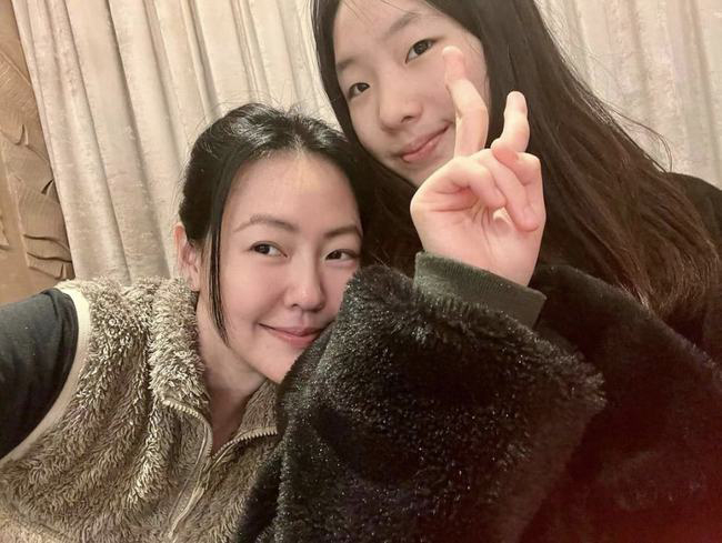 许老三“我颜值更高”呛妈妈 小S秀“黑历史”反击