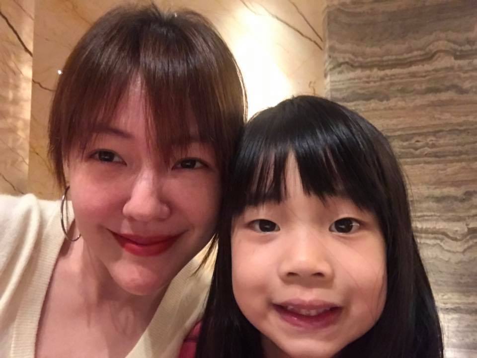 许老三“我颜值更高”呛妈妈 小S秀“黑历史”反击