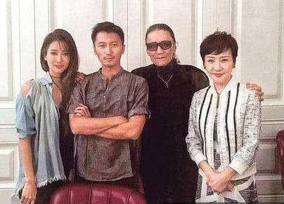 谢霆锋赞母亲命硬勇敢 曝狄波拉幼年遭弃养拒绝寻亲