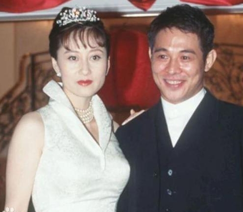轰李连杰为利智抛弃前妻 宫雪花爆黄秋燕生活困苦