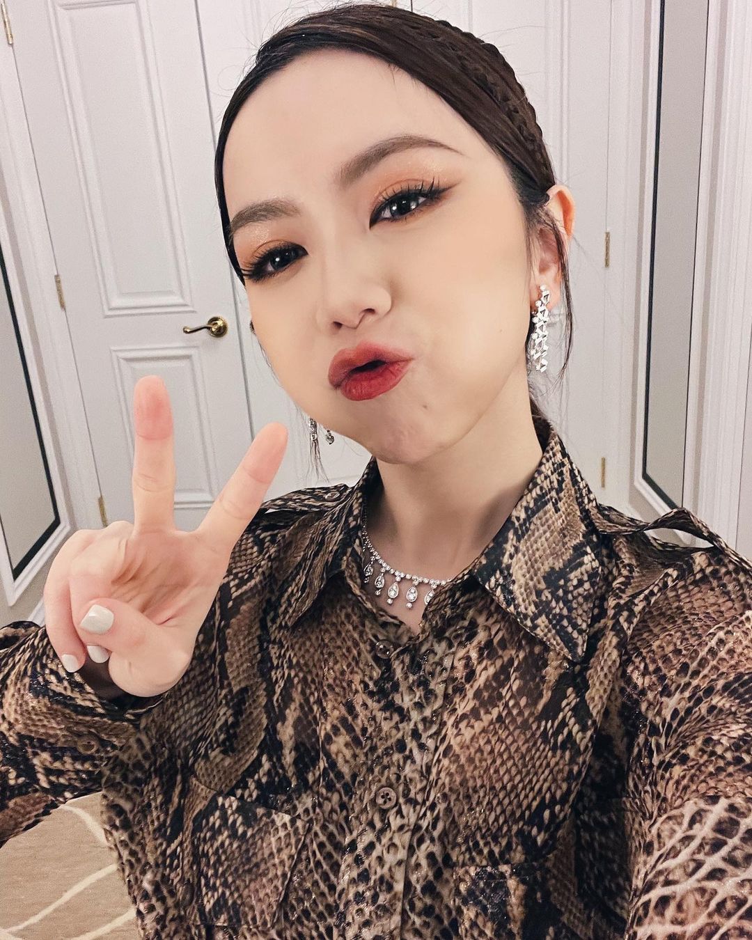 邓紫棋千字文吐失控泪崩 男友求翻译被骂爆