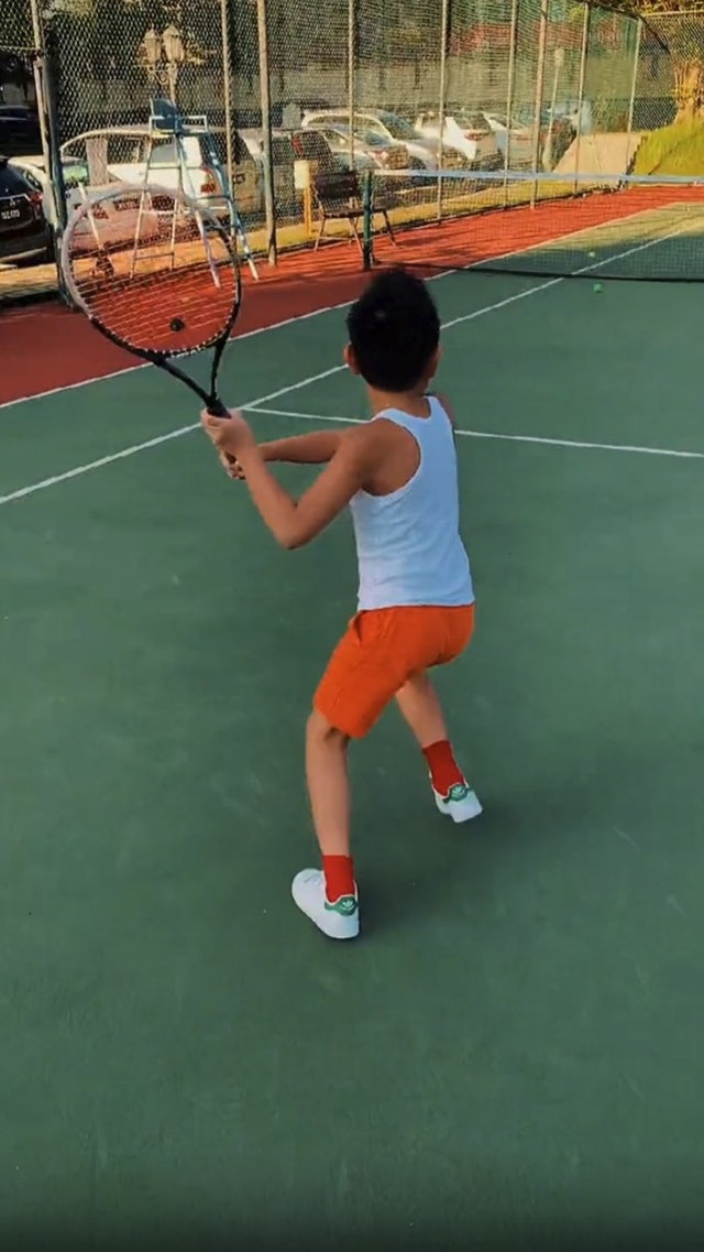 郑浩南返马天天陪小孩打球 手臂伤势未康复自嘲失水准