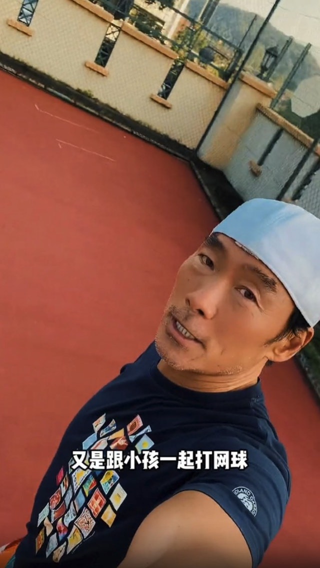 郑浩南返马天天陪小孩打球 手臂伤势未康复自嘲失水准