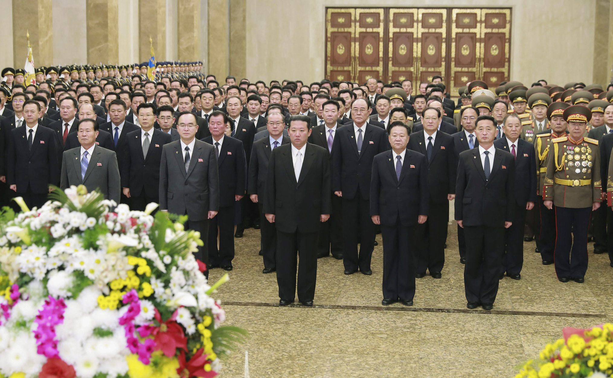 金正恩新年参谒锦绣山太阳宫