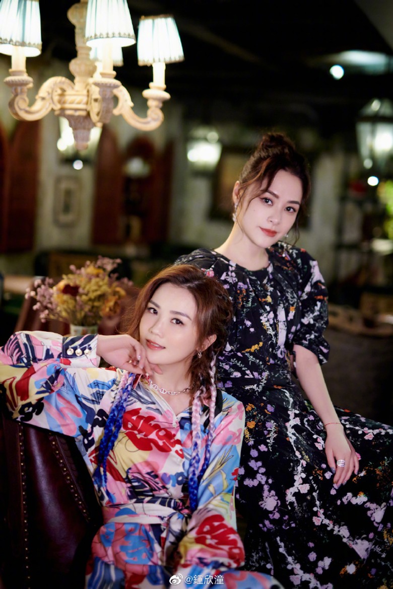 锺欣潼“啜奶”表情丰富  吸1200万人浏览