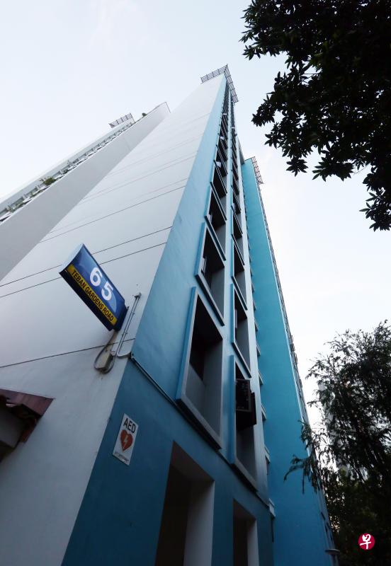 闹离婚夫发狂 妻护儿肉身挡刀