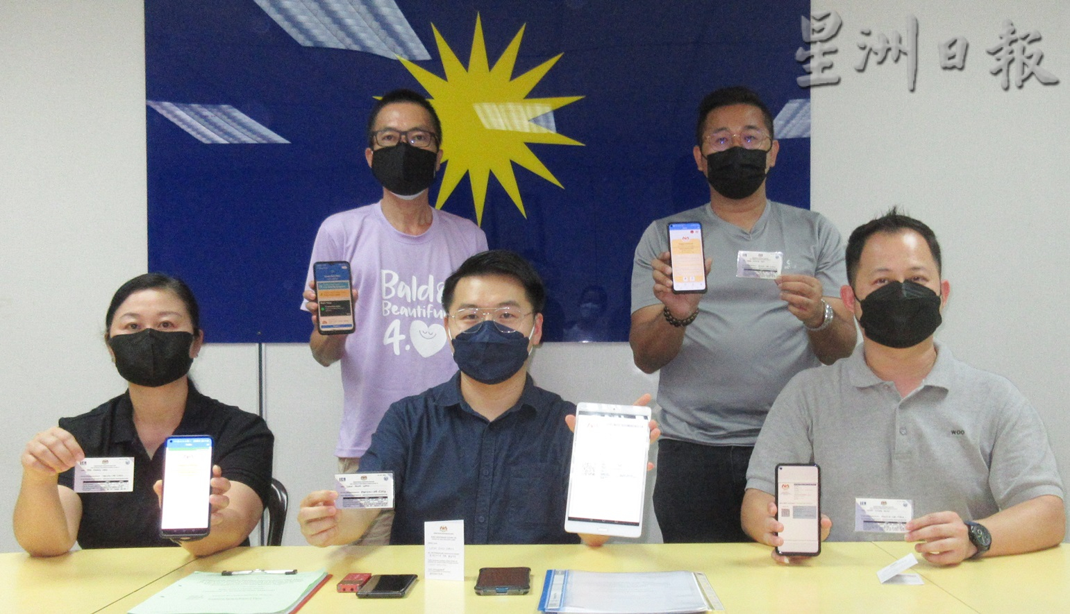 霹/冠病疫苗临床试验计划停止,志愿者感到担心